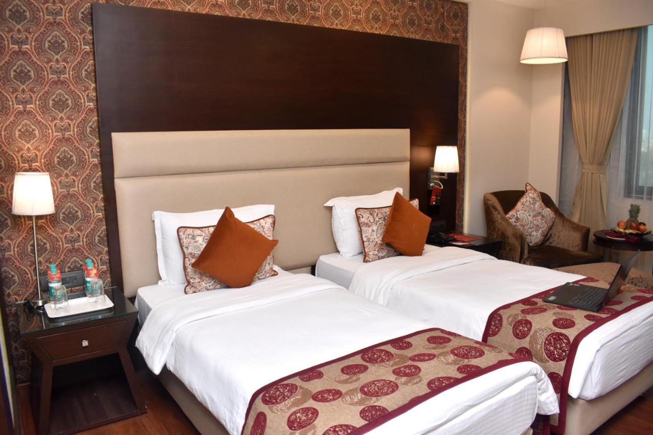 Lords Plaza Surat Hotel Luaran gambar
