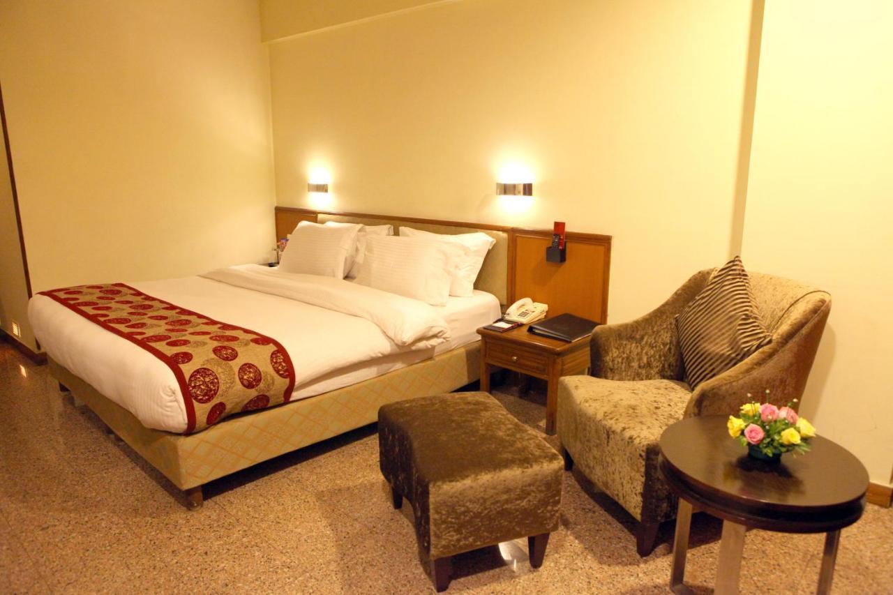 Lords Plaza Surat Hotel Luaran gambar