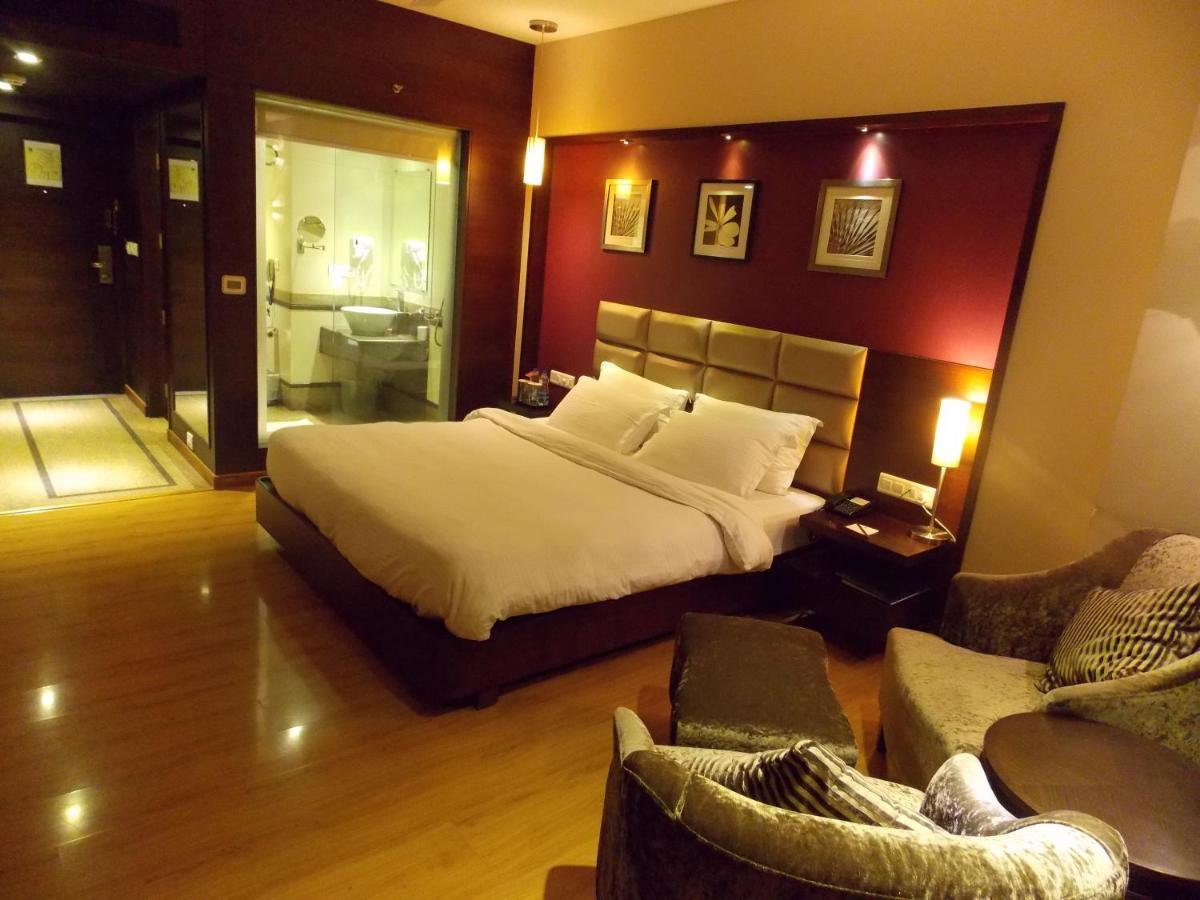 Lords Plaza Surat Hotel Luaran gambar