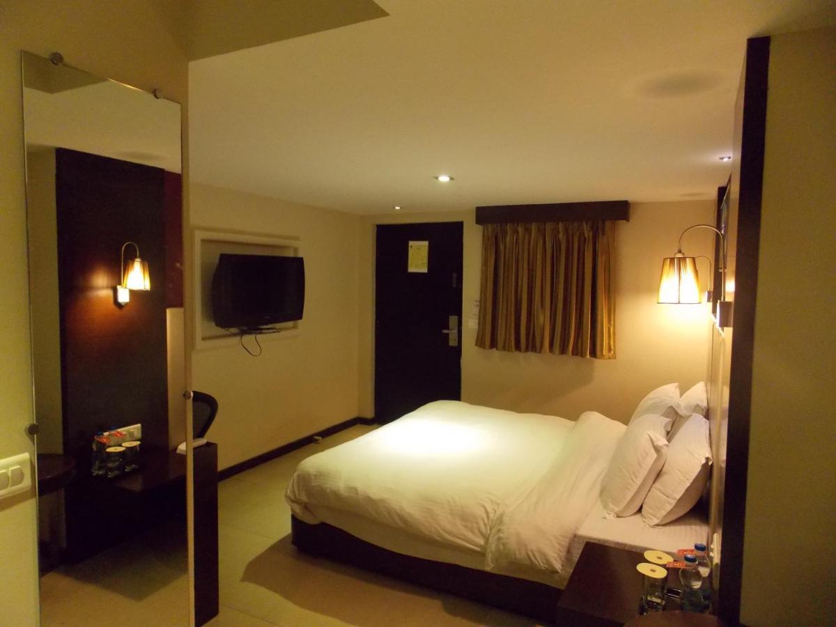Lords Plaza Surat Hotel Luaran gambar