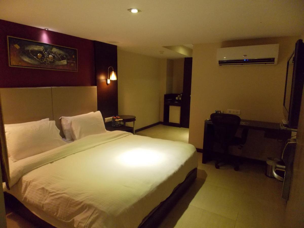 Lords Plaza Surat Hotel Luaran gambar