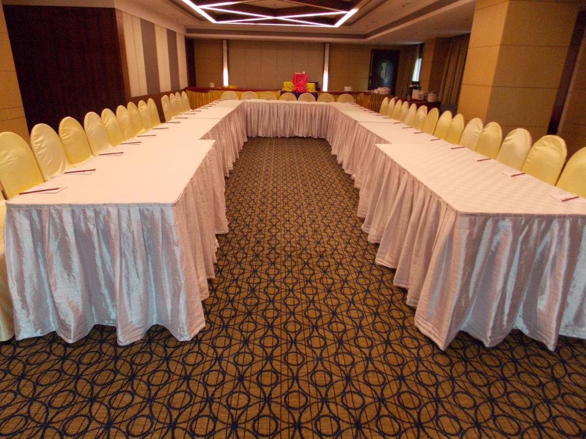 Lords Plaza Surat Hotel Luaran gambar