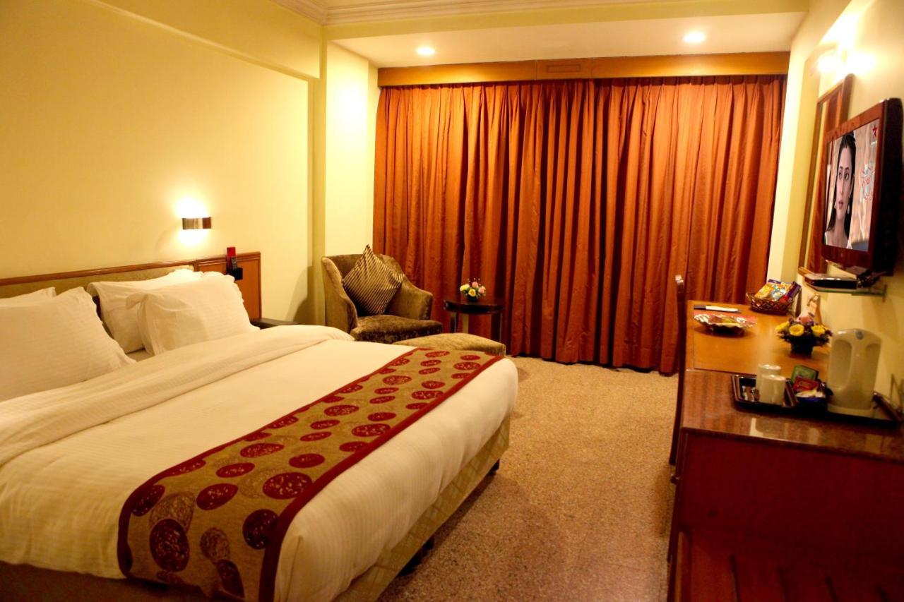 Lords Plaza Surat Hotel Luaran gambar