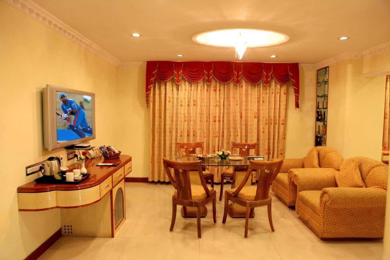 Lords Plaza Surat Hotel Luaran gambar