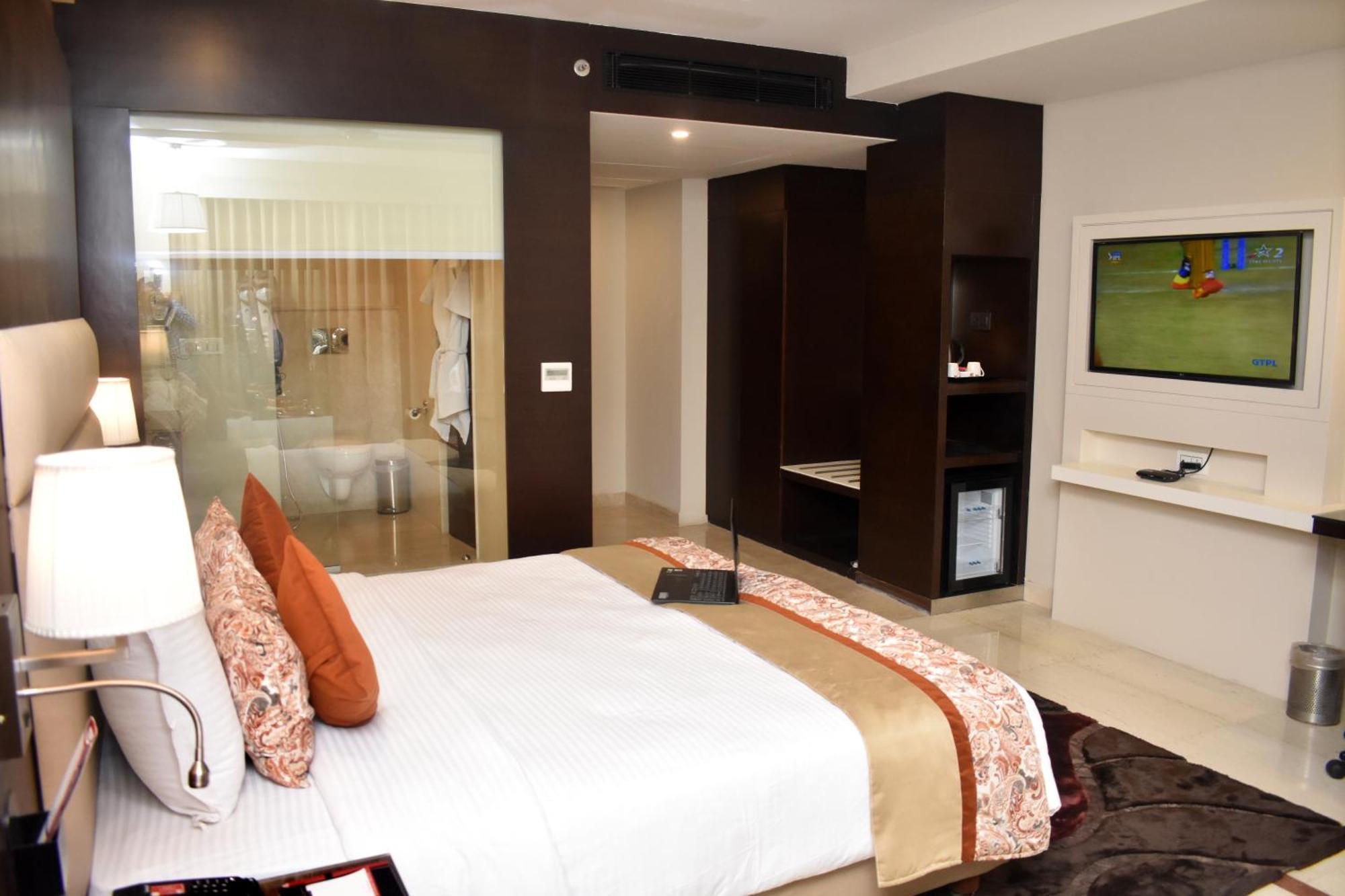 Lords Plaza Surat Hotel Luaran gambar