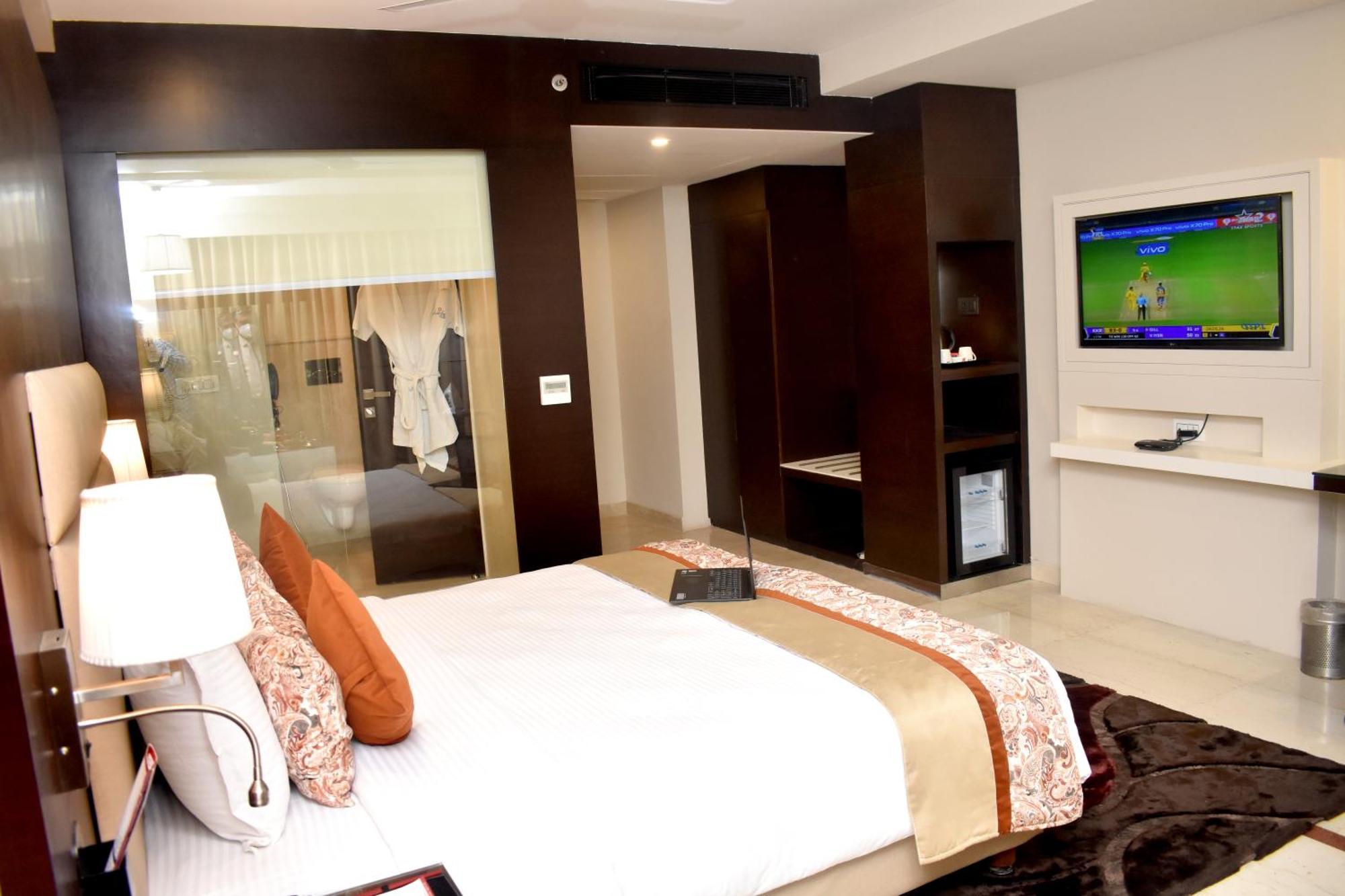 Lords Plaza Surat Hotel Luaran gambar