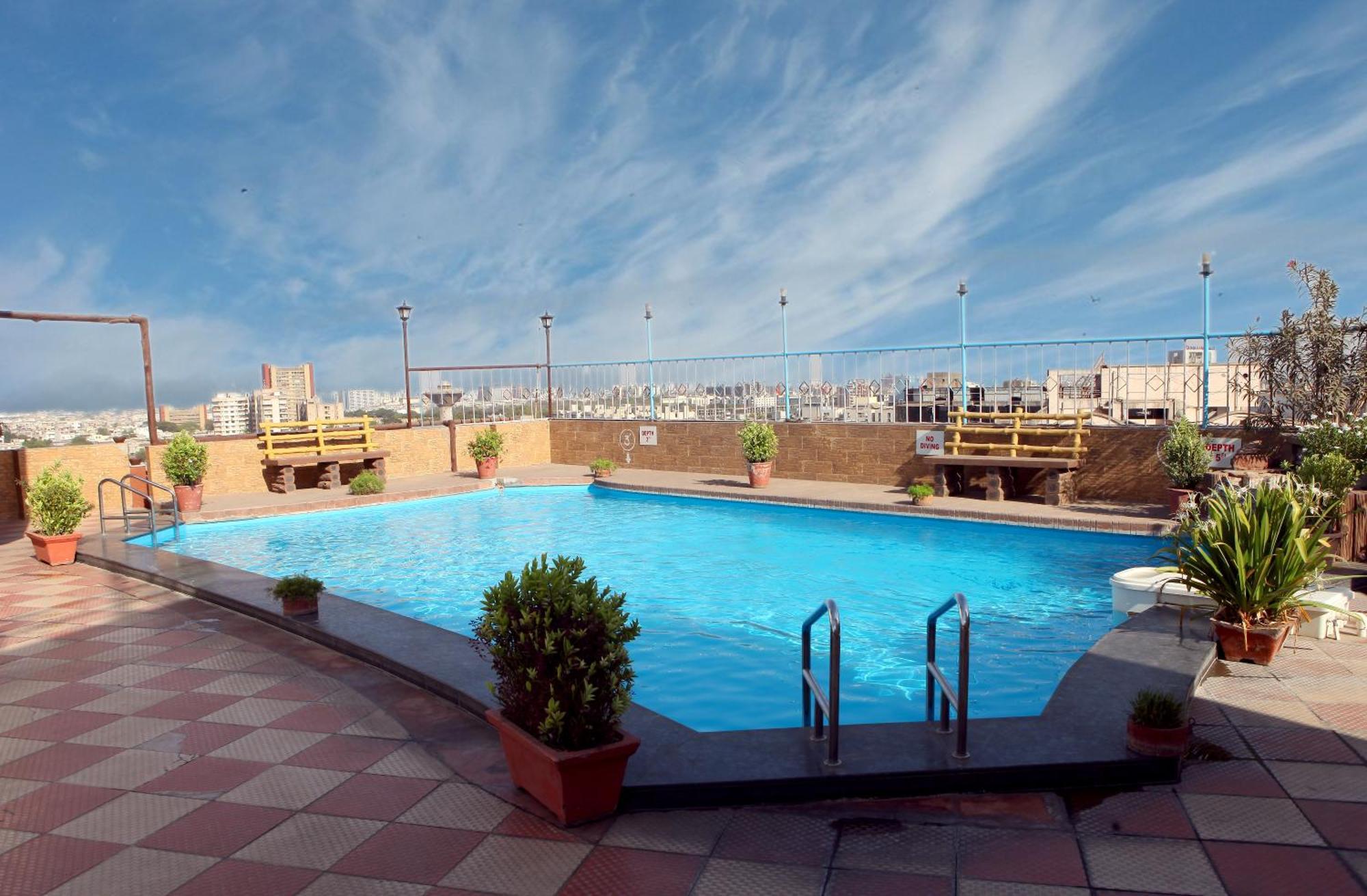 Lords Plaza Surat Hotel Luaran gambar