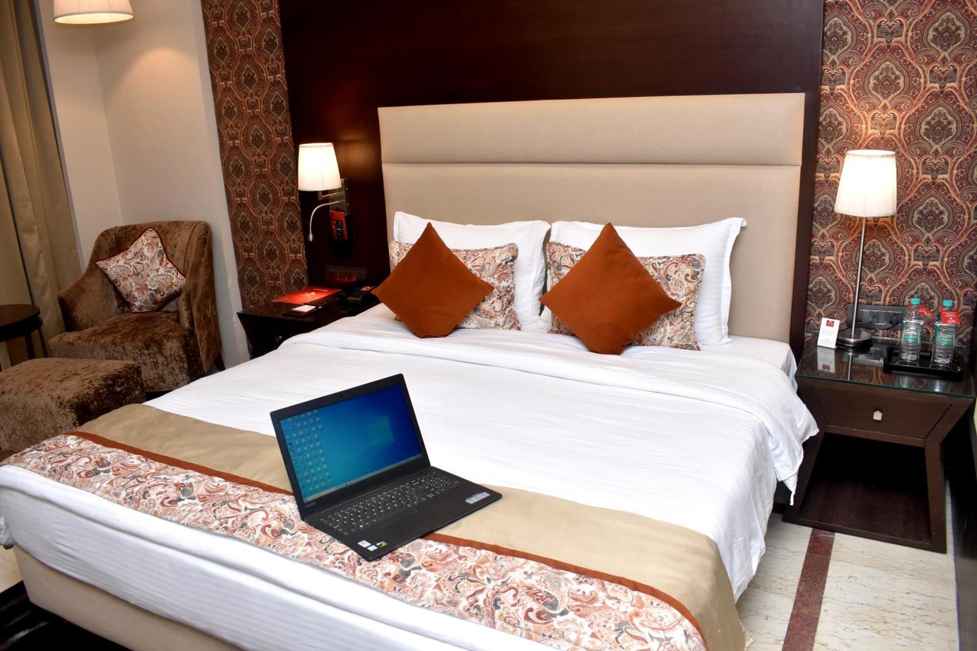 Lords Plaza Surat Hotel Luaran gambar