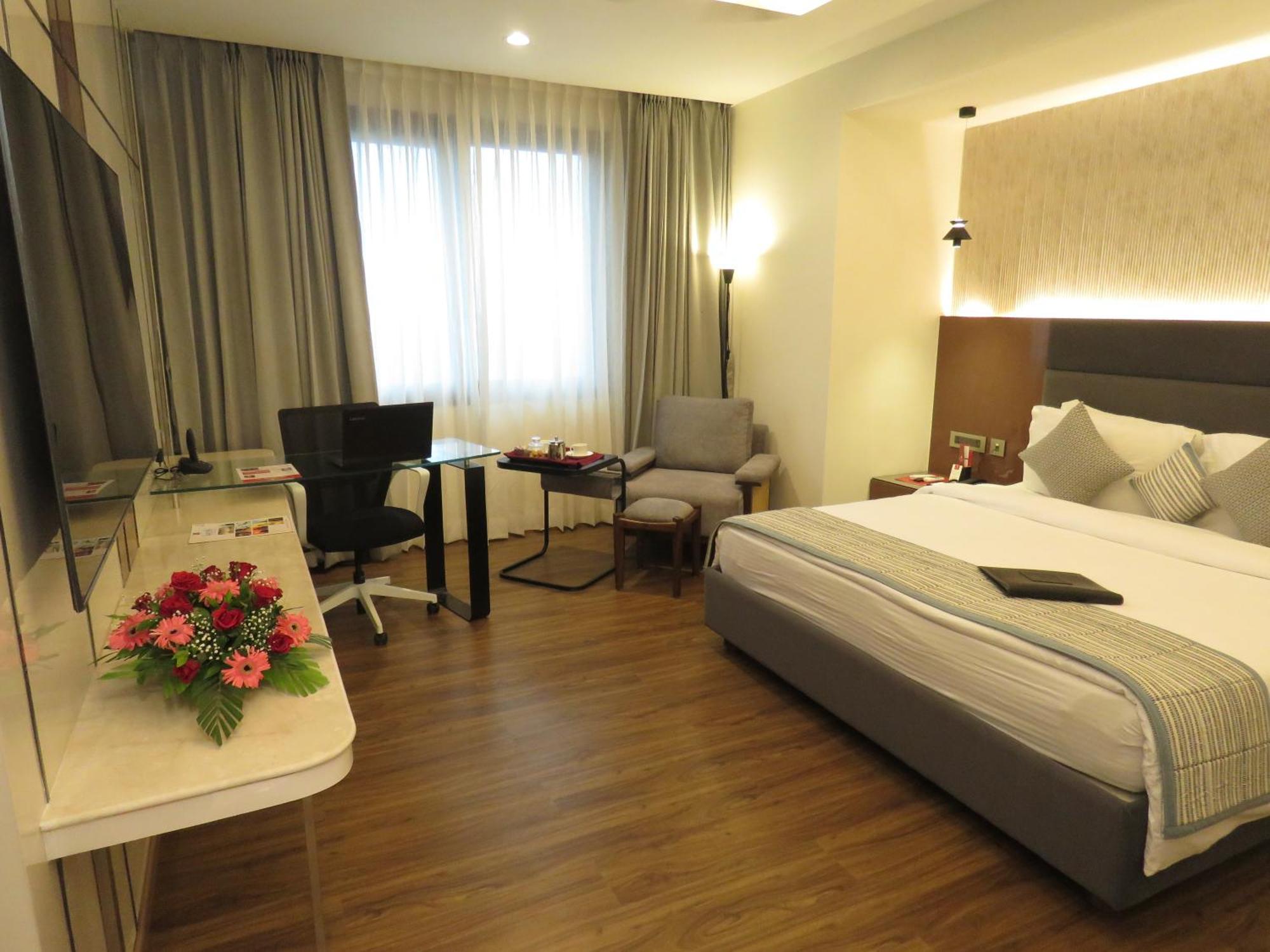 Lords Plaza Surat Hotel Luaran gambar