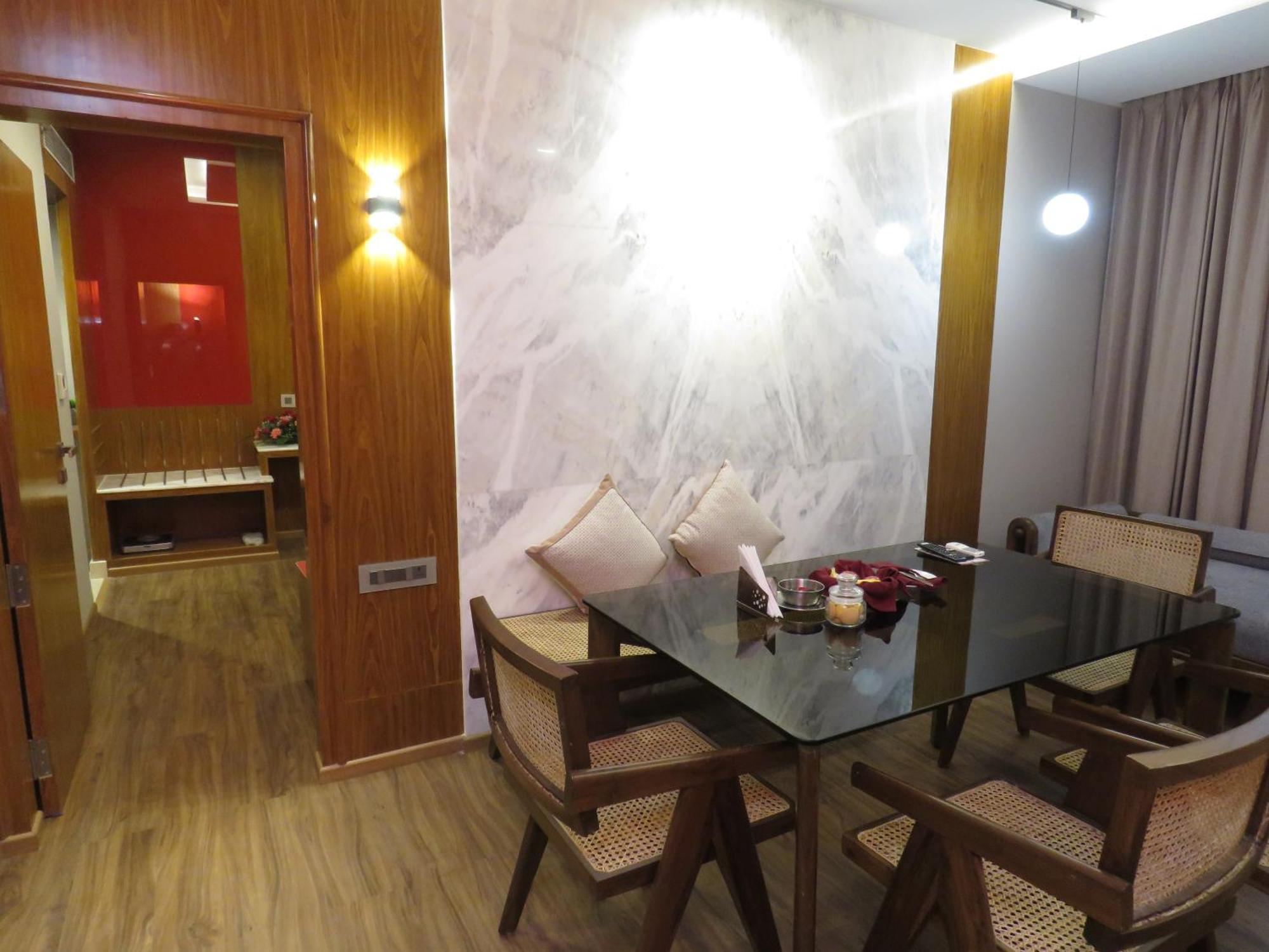 Lords Plaza Surat Hotel Luaran gambar