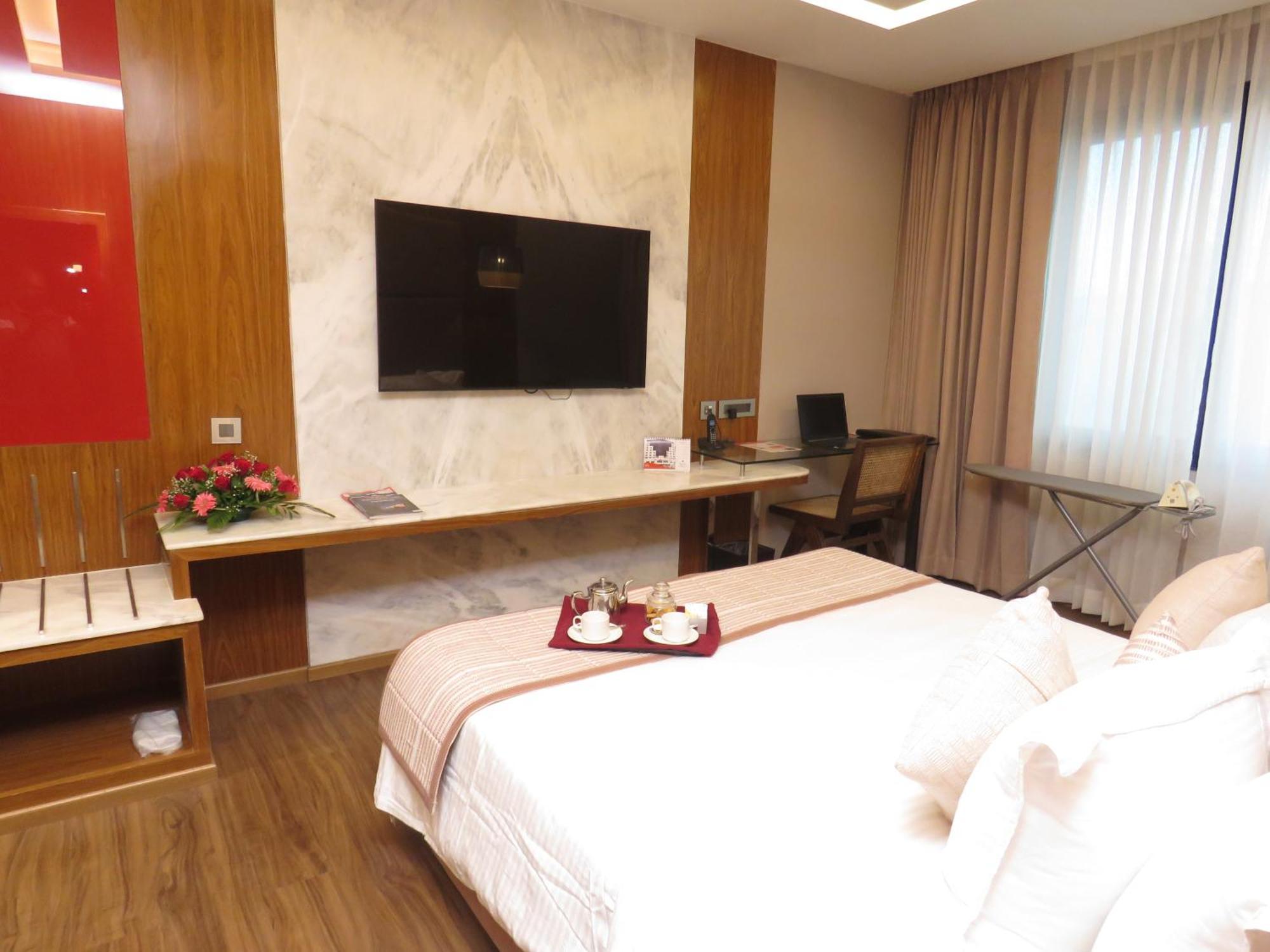 Lords Plaza Surat Hotel Luaran gambar
