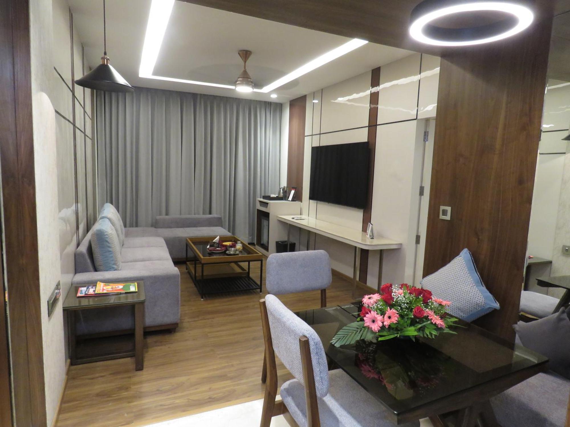 Lords Plaza Surat Hotel Luaran gambar