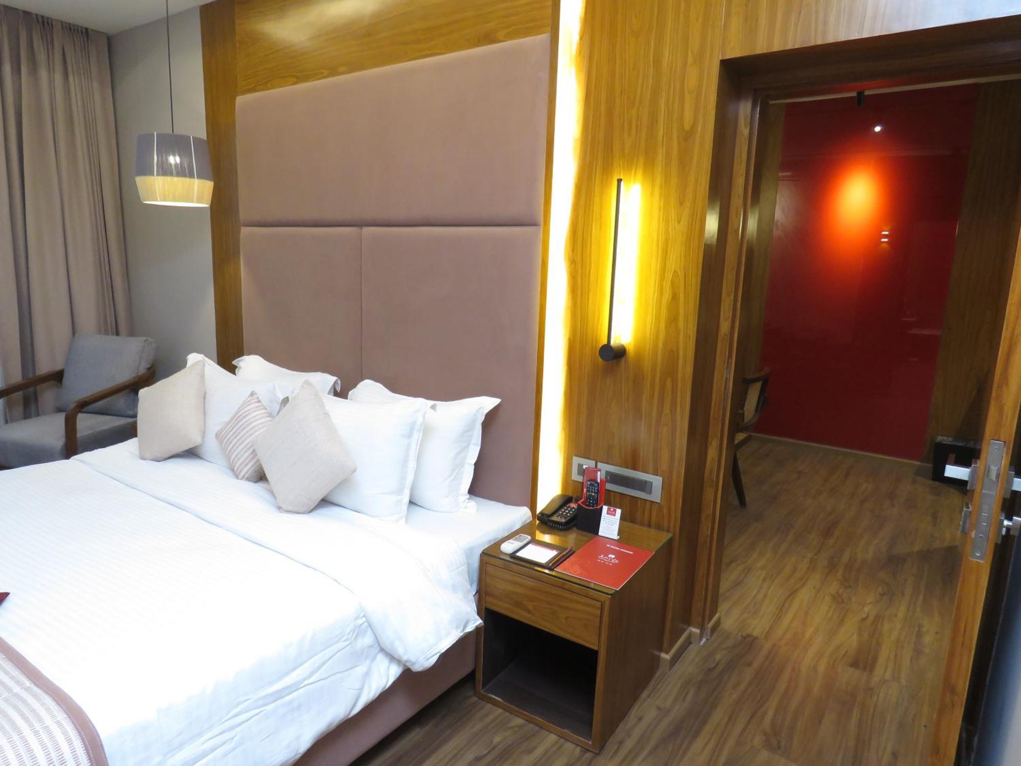 Lords Plaza Surat Hotel Luaran gambar