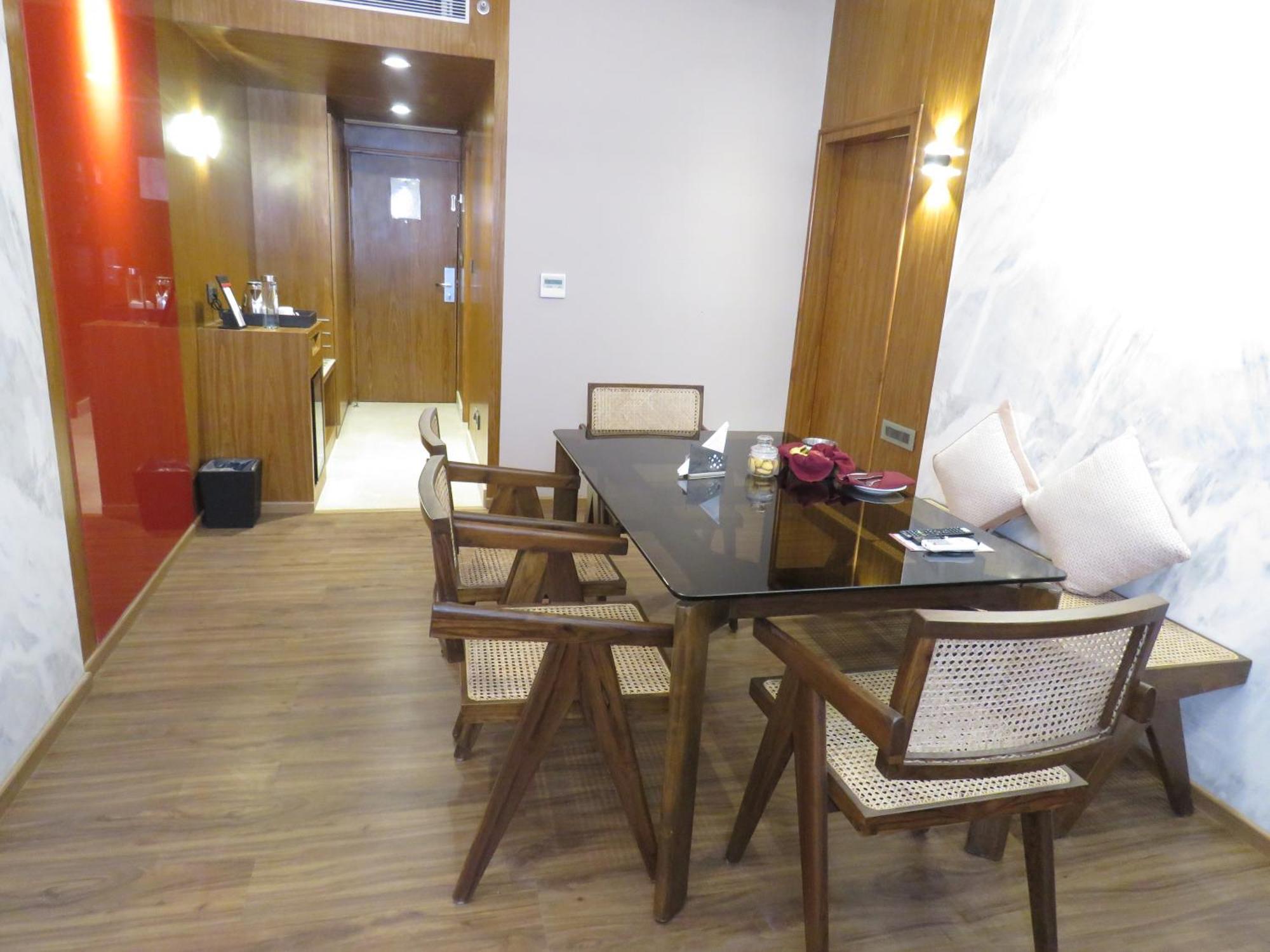 Lords Plaza Surat Hotel Luaran gambar