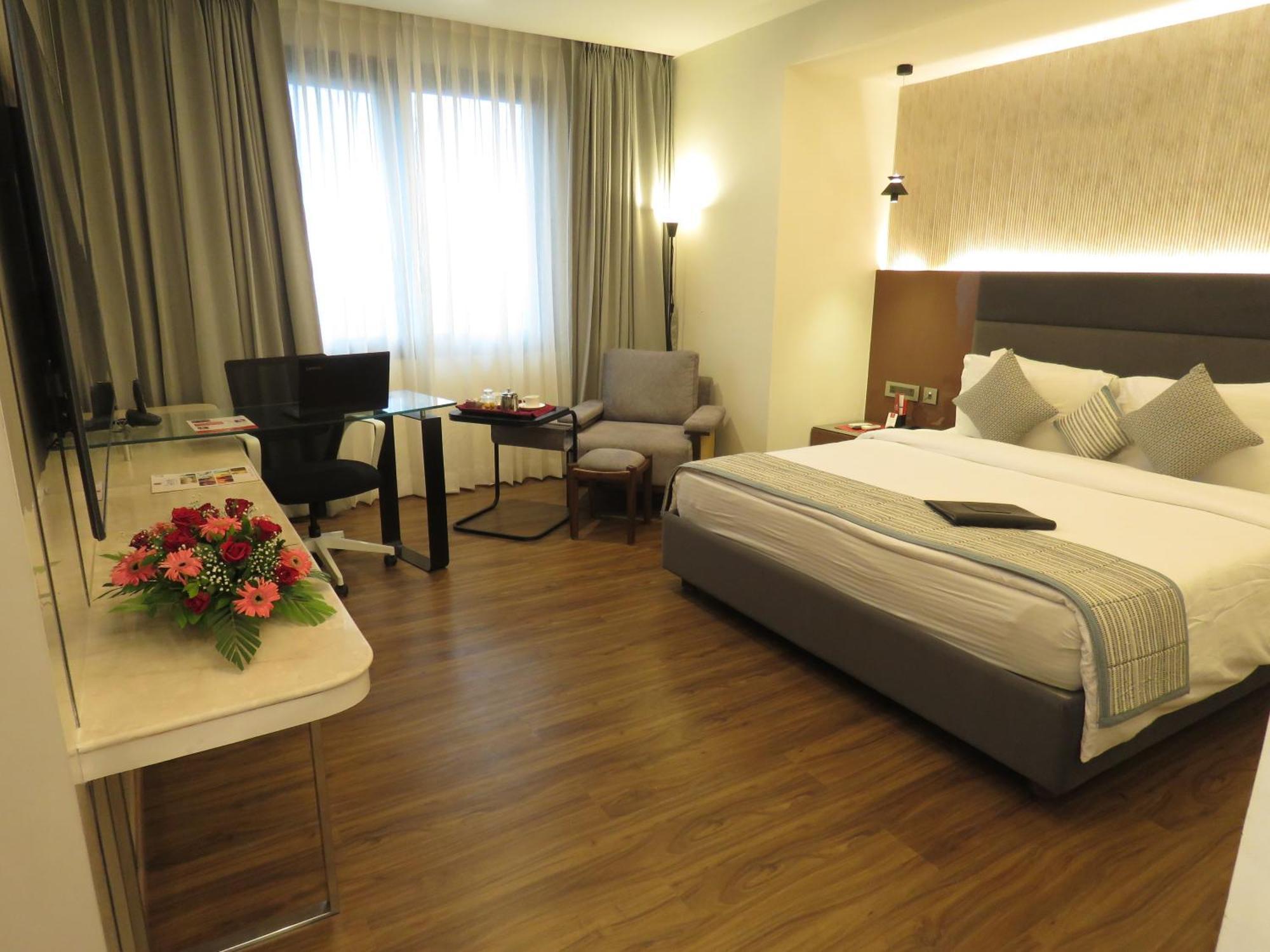 Lords Plaza Surat Hotel Luaran gambar
