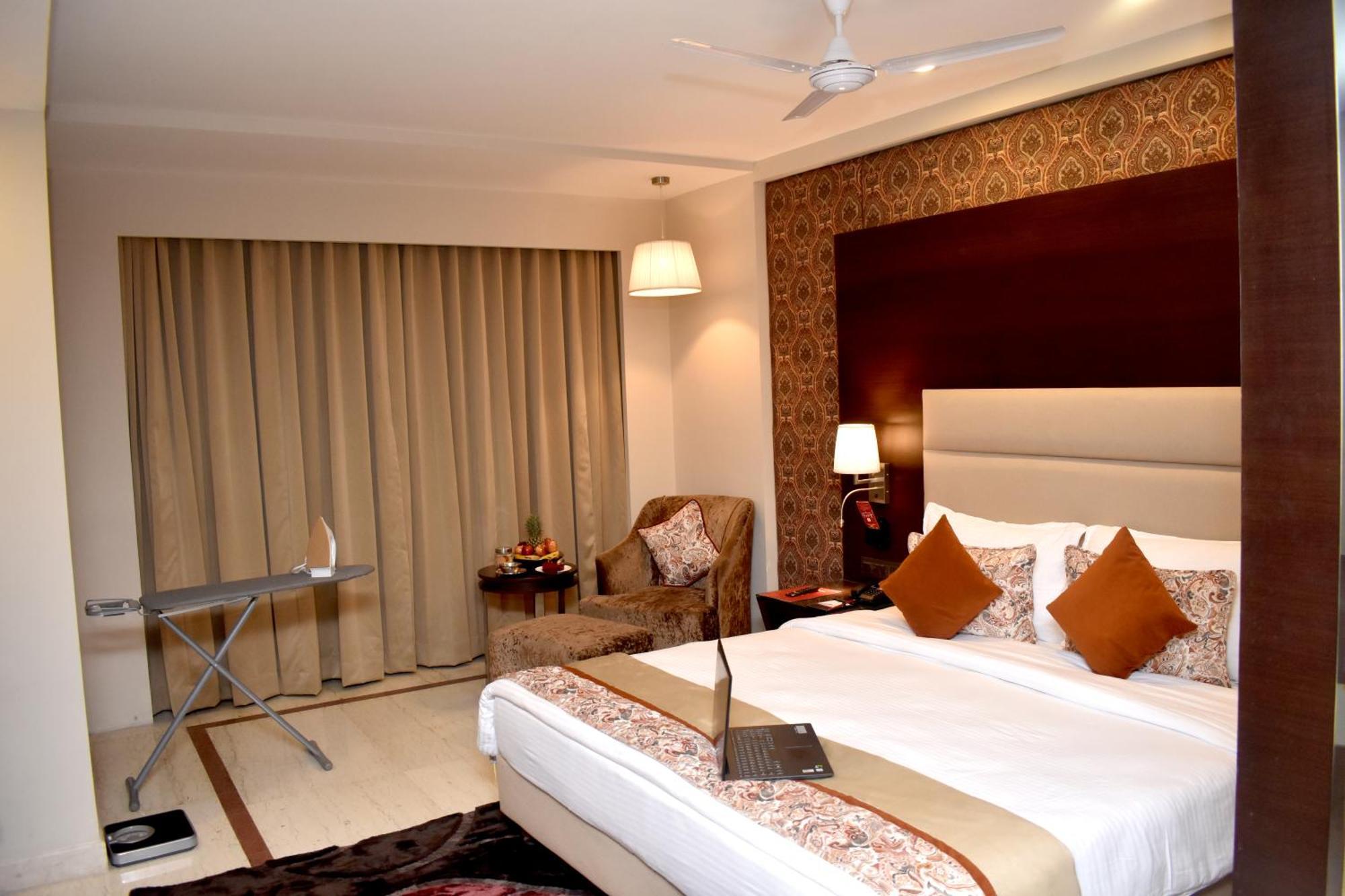 Lords Plaza Surat Hotel Luaran gambar