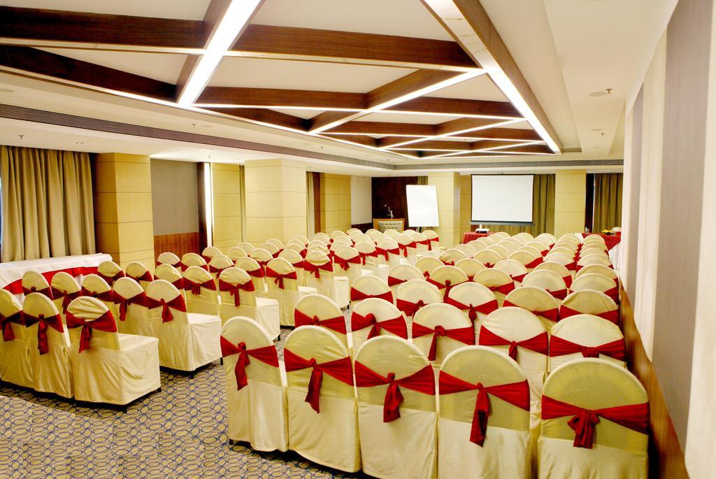Lords Plaza Surat Hotel Luaran gambar
