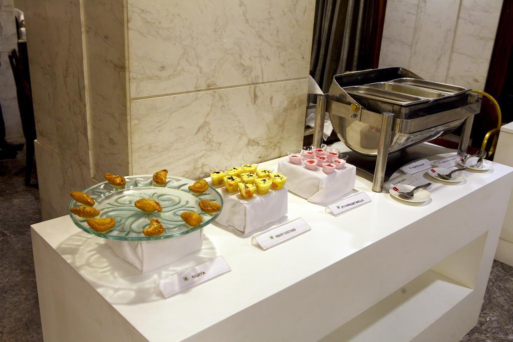 Lords Plaza Surat Hotel Luaran gambar