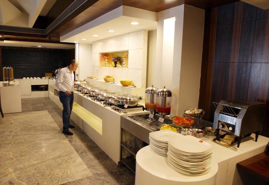 Lords Plaza Surat Hotel Luaran gambar