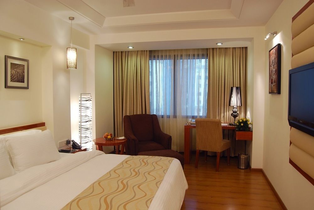 Lords Plaza Surat Hotel Bilik gambar