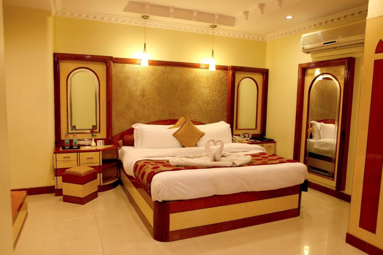 Lords Plaza Surat Hotel Luaran gambar